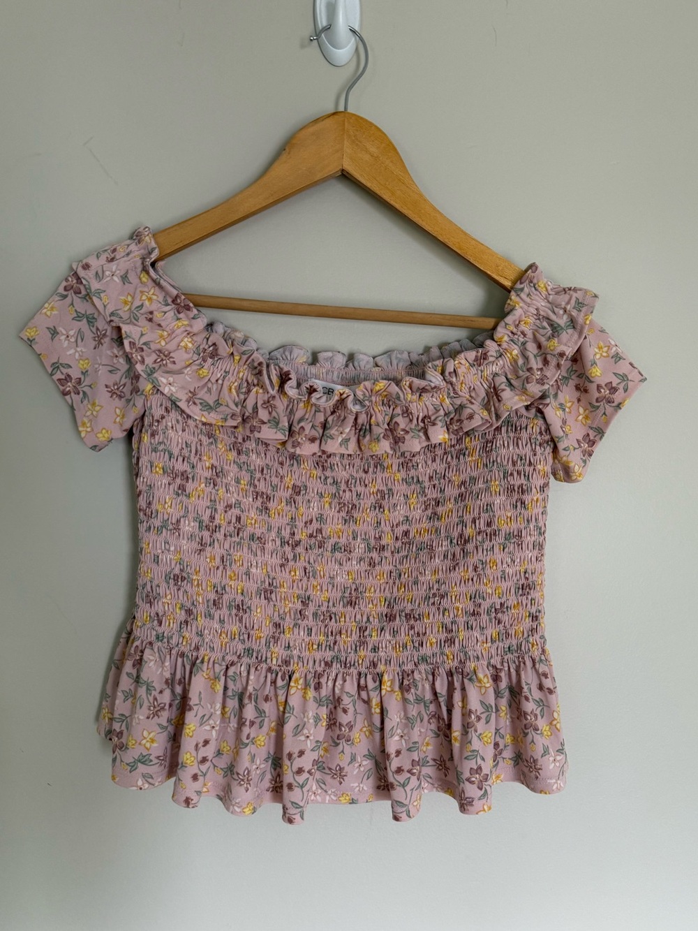 BCBGeneration Pink Ruffle Cap Sleeve Off Shoulder Smocked Floral Top Sz S